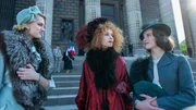 v.li.: Madeleine Verdier (Nadia Tereszkiewicz), Odette Chaumette (Isabelle Huppert), Pauline Maul&eacute;on (Rebecca Marder)