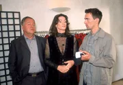 Kehler (Wolfgang Bathke, li.) und Bonhoff (Wolfgang Krewe) verhören Cornelia Schöps (Sabine Vitua).
