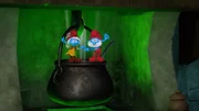 Schlumpfhilde und Papa Schlumpf bereiten einen Zaubertrank für Gargamels Mutter vor.