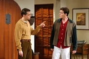 Die Br&uuml;der Charlie (Charlie Sheen, r.) und Alan (Jon Cryer, l.) stehen sich pl&ouml;tzlich als erbitterte Rivalit&auml;ten gegen&uuml;ber ...