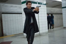 Sal Frieland (Clive Owen) hat eine Verd&auml;chtige bis in die New Yorker U-Bahn verfolgt.