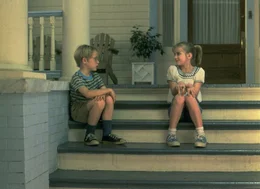 L-R: Thomas J. Sennett (Macaulay Culkin) and Vada Sultenfuss (Anna Chlumsky)