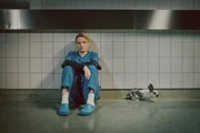 Dr. Theresa Wolff (Nina Gummich) denkt über die Entwicklungen in dem Fall nach.