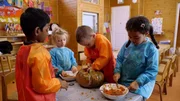 Wie Kinder in einer Kita Halloween feiern und was man im Herbst alles machen kann, zeigen die elefantastischen Geschichten für Kinder von 3 bis 6 Jahren. Wie Kinder in einer Kita Halloween feiern und was man im Herbst alles machen kann, zeigen die elefantastischen Geschichten für Kinder von 3 bis 6 Jahren.