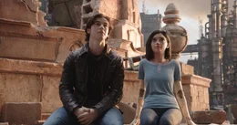 Hugo (Keean Johnson, l.); Alita (Rosa Salazar, r.)