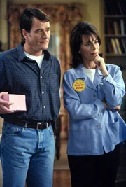 Hal (Bryan Cranston, l.) und Lois (Jane Kaczmarek, r.) können es nicht fassen: Ihr Sohn ist ein Meisterkoch.