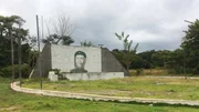 A concrete structure with a portrait of Che Guevara on it.
