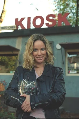 Therese K&ouml;tter (Ann-Kathrin Kramer), genannt Tres-chen, betreibt seit vielen Jahren ihren Kiosk in Wuppertal.