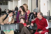 Manny Delgado (Rico Rodriguez), Haley Dunphy (Sarah Hyland), Luke Dunphy (Nolan Gould), Claire Dunphy (Julie Bowen), Alex Dunphy (Ariel Winter), Jay Pritchett (Ed O'Neill).
