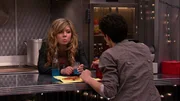 L-R: Sam Puckett (Jennette McCurdy), Billy Boots (Chase Austin)