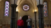 Josh Gates und Pfarrerin Dr. Robin Griffith-Jones in der Temple Church.
