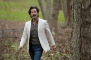 Russ Taylor (Henry Ian Cusick)