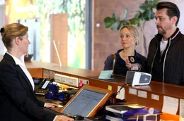 Chefermittler Sascha Bergmann (Hary Prinz) ist &ndash; dienstlich und privat &ndash; mit seiner Kollegin Eva Merz (Eva Herzig) unterwegs.