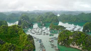 Ein schwimmendes Dorf in der Ha Long Bucht – hier spielt sich das Leben auf dem Wasser ab.