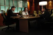 (v.l.n.r.) Booth (David Boreanaz); Dr. Brennan (Emily Deschanel); McKenna Grant (Clea DuVall)