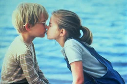 Jugend forscht: Thomas J. (Macaulay Culkin, l.) und Vada (Anna Chlumsky, r.) wagen sich an die geheimnisvolle Welt des K&uuml;ssens heran ...