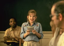 Vada (Anna Chlumsky, M.) hat sich in ihren Lehrer Mr. Bixler verliebt und meldet sich kurzerhand f&uuml;r seinen Schriftstellerkurs an &ndash; auch wenn der eigentlich nur f&uuml;r Erwachsene gedacht ist.