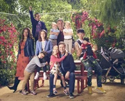(1. Staffel) - Poppy Banks (Kimrie Lewis); Rory Banks (Devin Trey Campbell); Angie D'Amato (Leighton Meester, oben); Graham D'Amato (Tyler Wladis, unten); Amy Fogerty (Ella Allan, oben); Sophie Cooper (Marlow Barkley, unten); Douglas Fogerty (Brad Garrett, oben); Will Cooper (Taran Killam, unten); Emma Fogerty (Mia Allan); Miggy Park (Jake Choi).