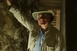 In der kargen W&uuml;ste Nord-&Auml;gyptens entdeckte ein Forschungsteam eine Pyramide mit einer versiegelten Grabkammer. Wenn Arch&auml;ologen sie &ouml;ffnen, kommt ein antiker Tatort zum Vorschein.