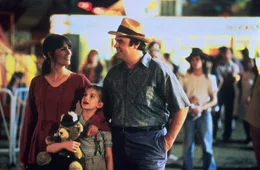 Jamie Lee Curtis (Shelly DeVoto), Anna Chlumsky (Vada Sultenfuss), Dan Aykroyd (Harry Sultenfuss)