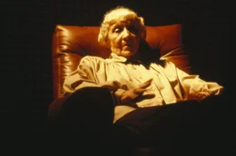 Die alte Dame Alice Douglas (Ann Nelson) ist entsetzt, als sie mit den M&auml;chten des B&ouml;sen konfrontiert wird und erleben muss, wie ein junger Mann von D&auml;monen besessen ist ...