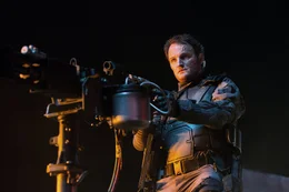 Durch Skynet wurde John (Jason Clarke) in einen unberechenbaren T-3000 verwandelt. Wird er sich gegen Sarah und Kyle stellen?