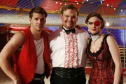 Brennan (Emily Deschanel) und Booth (David Boreanaz, li.) mit Henry Simon (Andy Richter).