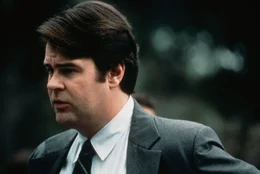 In seinem Job gibt’s nichts zu lachen: Bestattungsunternehmer Harry (Dan Aykroyd) nimmt das Leben nicht von der leichten Seite ...