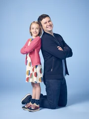 (1. Staffel) - Sophie Cooper (Marlow Barkley, l.); Will Cooper (Taran Killam, r.) (1. Staffel) - Sophie Cooper (Marlow Barkley, l.); Will Cooper (Taran Killam, r.)