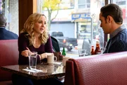 Geneva Carr als Marissa Morgan und Aaron Dean Eisenberg als Stephen Raposa