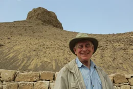In der kargen W&uuml;ste Nord-&Auml;gyptens entdeckte ein Forschungsteam eine Pyramide mit einer versiegelten Grabkammer. Wenn Arch&auml;ologen sie &ouml;ffnen, kommt ein antiker Tatort zum Vorschein. g auf TVNOW gestattet.