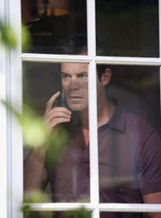 Gabrielle vermietet ein Zimmer ihres Hauses aus finanziellen Gründen an Ellie, eine Kunststudentin mit einem geheimnisvollen Nebenjob mit gut aussehenden Männern. Um herauszubekommen, um was für einen Job es sich dabei handelt, bittet Gabrielle Bob (Tuc Watkins) und Lee um Hilfe ... Gabrielle vermietet ein Zimmer ihres Hauses aus finanziellen Gründen an Ellie, eine Kunststudentin mit einem geheimnisvollen Nebenjob mit gut aussehenden Männern. Um herauszubekommen, um was für einen Job es sich dabei handelt, bittet Gabrielle Bob (Tuc Watkins) und Lee um Hilfe ...