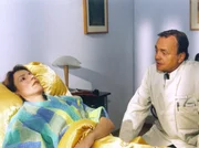 MDR Fernsehen IN ALLER FREUNDSCHAFT FOLGE 185, "in letzter Blick zurück". Gernot Simoni (Dieter Bellmann) muss seiner alten Liebe Ines Becker (Kirsten Block) die Diagnose Multiple Sklerose mitteilen und verspricht ihr, immer für sie da zu sein. Doch sie will nichts davon hören...