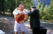 Philip Morris and Bob Heironimus put of the Bigfoot suit. Philip Morris and Bob Heironimus put of the Bigfoot suit.