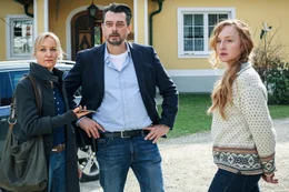 (v.li.): Eva Merz (Eva Herzig), Sascha Bergmann (Hary Prinz), Lotte (Brigitte Hobmeier)