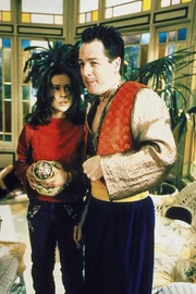 Phoebe (Alyssa Milano, l.); Genie (French Stewart, r.)