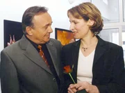 Gernot Simoni (Dieter Bellmann) eine von seinen ehemaligen Studenten wieder. Für Ines Becker (Kirsten Block) hätte er damals auch seine Karriere aufs Spiel gesetzt und würde es heute wieder tun...