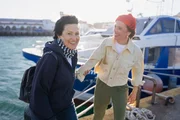 v.li.: Katharina Heyer und Mona Vetsch werden in Tarifa fast vom Wind verweht. v.li.: Katharina Heyer und Mona Vetsch werden in Tarifa fast vom Wind verweht.