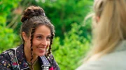 Ellie (Kim Josephine Biebow l.) lernt Toni (Sarah Buchholzer) und Elyas (Mehmet Daloğlu) kennen und erkennt sofort ihren Liebeskummer. Ellie (Kim Josephine Biebow l.) lernt Toni (Sarah Buchholzer) und Elyas (Mehmet Daloğlu) kennen und erkennt sofort ihren Liebeskummer.