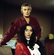 Rassner (G&uuml;nter Stoll) ist ein international bekannter Kunstsch&uuml;tze, dessen Treffsicherheit hohes Ansehen geniesst. Trotzdem ist er so nerv&ouml;s geworden, dass er seine Vorstellung absagen will, um seine Frau (Christine Kaufmann) nicht zu gef&auml;hrden.