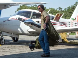 Barry Seals (Tom Cruise) Traum scheint wahr geworden: Der ehemalige Verkehrspilot ist unabh&auml;ngig und reich geworden - allerdings durch schmutzige Gesch&auml;fte.