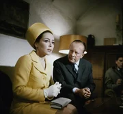 Kommissar Keller (Erik Ode) verhört Inge Tillmann (Susanne Barth). Kommissar Keller (Erik Ode) verhört Inge Tillmann (Susanne Barth).