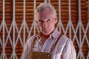 Niall Hammond (William Scott-Masson) enttäuscht die beiden Schlammgräber: Die Münze aus der Themse sei nicht mehr wert als der reine Goldwert. Er speist sie mit ein paar hundert Pfund ab - wohl wissend, dass die Münze tatsächlich ein sehr seltenes Exemplar mit Millionenwert ist.