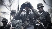 Sechs Monate nach der Landung in der Normandie kommt der alliierte Vormarsch kurz vor der Grenze des Deutschen Reichs zum Stillstand. Bald darauf befiehlt Hitler die blutige Ardennenoffensive.; Hauptmann Thomae und seine Division planen ihren Angriff.