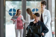 Assistenzärztin Dr. Theresa Koshka ist schockiert, dass sich Natascha Roth ausgerechnet im Johannes-Thal-Klinikum eine Zweitmeinung einholt. Aufgrund des zerrütteten Verhältnisses zu ihrer Mutter, will Theresa den Fall sofort loswerden. Assistenzärztin Dr. Theresa Koshka ist schockiert, dass sich Natascha Roth ausgerechnet im Johannes-Thal-Klinikum eine Zweitmeinung einholt. Aufgrund des zerrütteten Verhältnisses zu ihrer Mutter, will Theresa den Fall sofort loswerden.