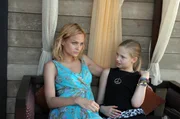 Mirjam Weichselbraun (Greta Junghans), Hanna Höppner (Lena Färber).