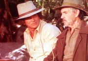 Charles (Michael Landon, l.) hat auf dem Weg nach Sleepy Eye einen alten Landstreicher (Eddie Quillan, r.) mitgenommen.
