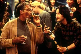 Noch feiern Eddie Kasalivich (Keanu Reeves, r.) und Paul Shannon (Morgan Freeman, l.) ausgelassen den Erfolg ihrer Forschungsarbeit.