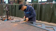 Metallbauer-Azubi Mohammad lässt in seinem Job die Funken fliegen. Metallbauer-Azubi Mohammad lässt in seinem Job die Funken fliegen.