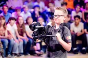 Kamerakind Tim sorgt heute für spektakuläre Bilder aus dem "1, 2 oder 3"-Studio. Kamerakind Tim sorgt heute für spektakuläre Bilder aus dem "1, 2 oder 3"-Studio.